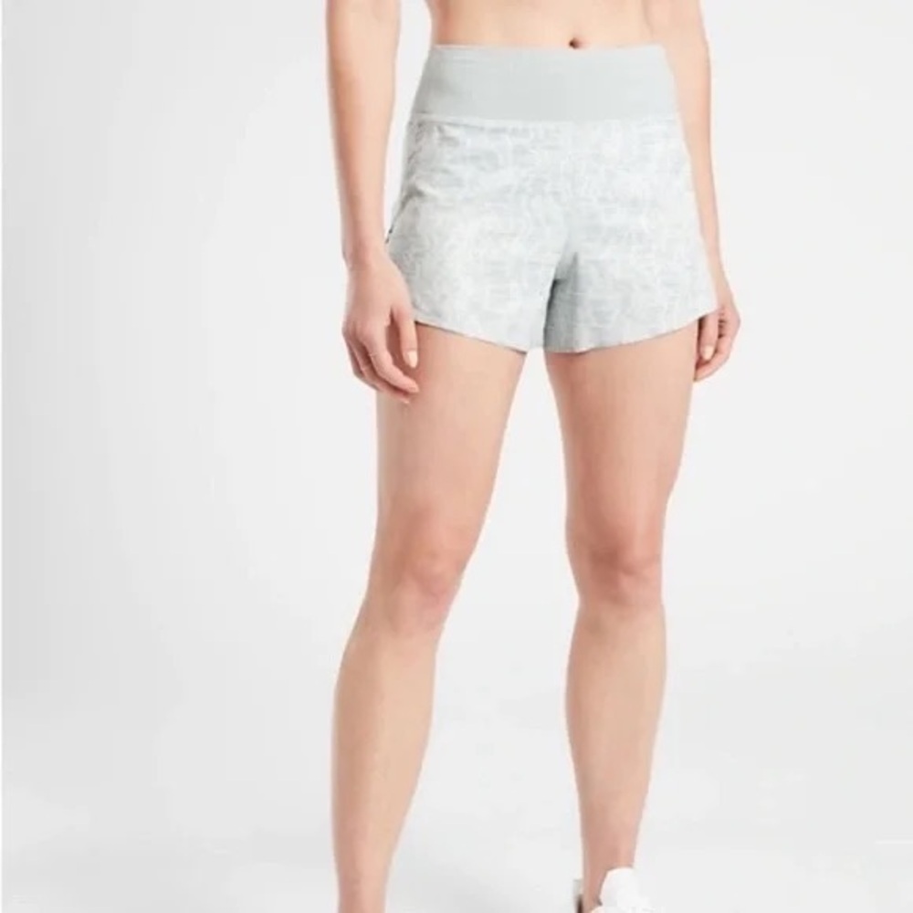 Athleta Printed Run With It 3.5" shorts
